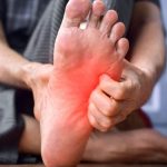 5 Langkah Mengatasi Kesemutan di Kaki yang Mengganggu
