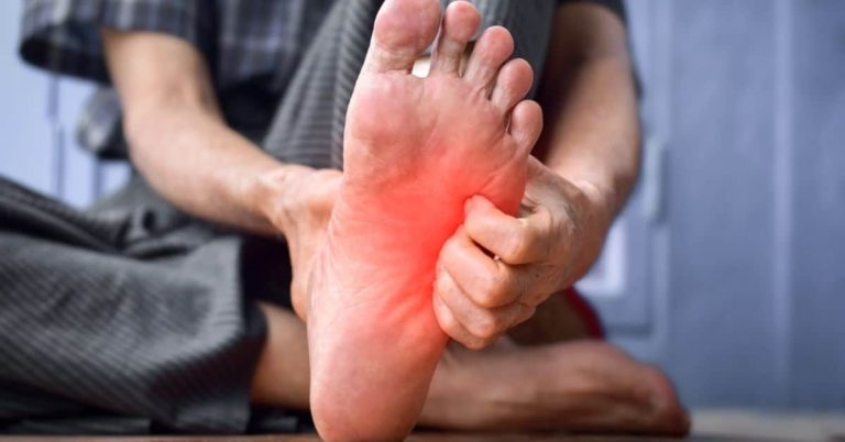 5 Langkah Mengatasi Kesemutan di Kaki yang Mengganggu