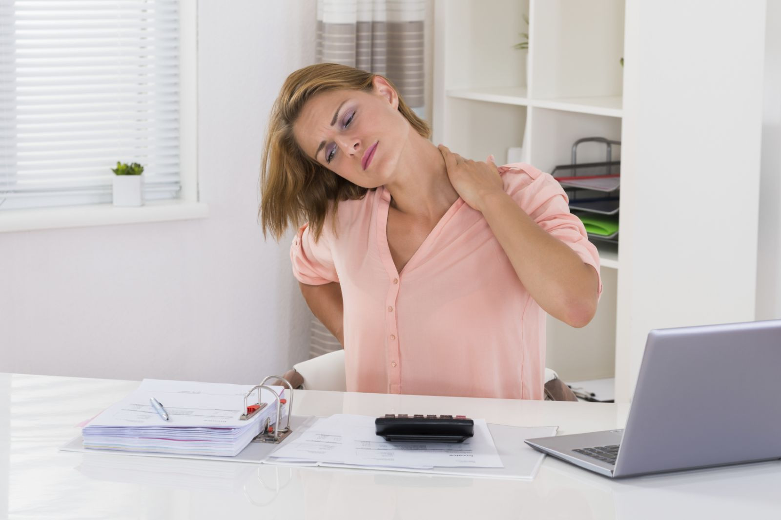 7 Tips Hindari Sakit Leher Buat Pekerja Kantoran