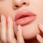 5 Kebiasaan Sehat Agar Bibir Tidak Kering di Ruangan Ber-AC