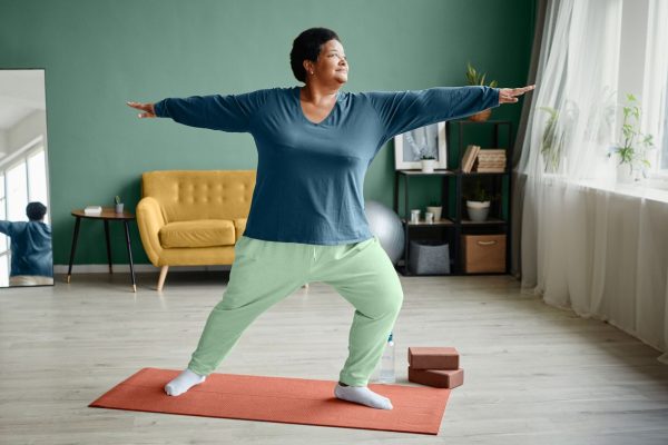 10 Gerakan Yoga yang Baik untuk Bahu dan Lengan 10 Gerakan Yoga yang Baik untuk Bahu dan Lengan