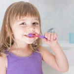 10 Langkah Menyikat Gigi Anak agar Tidak Menolak