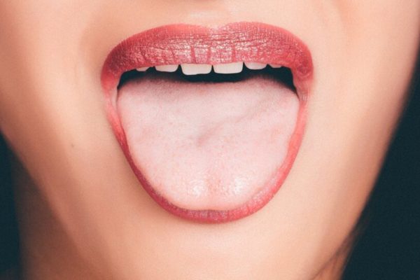 10 Penyebab Lidah Terasa Asam dan Cara Menghindarinya 10 Penyebab Lidah Terasa Asam dan Cara Menghindarinya