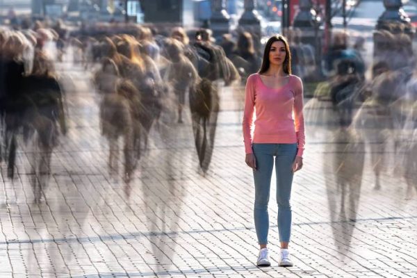 10 Cara Menghadapi Kecemasan Berulang di Tempat Umum